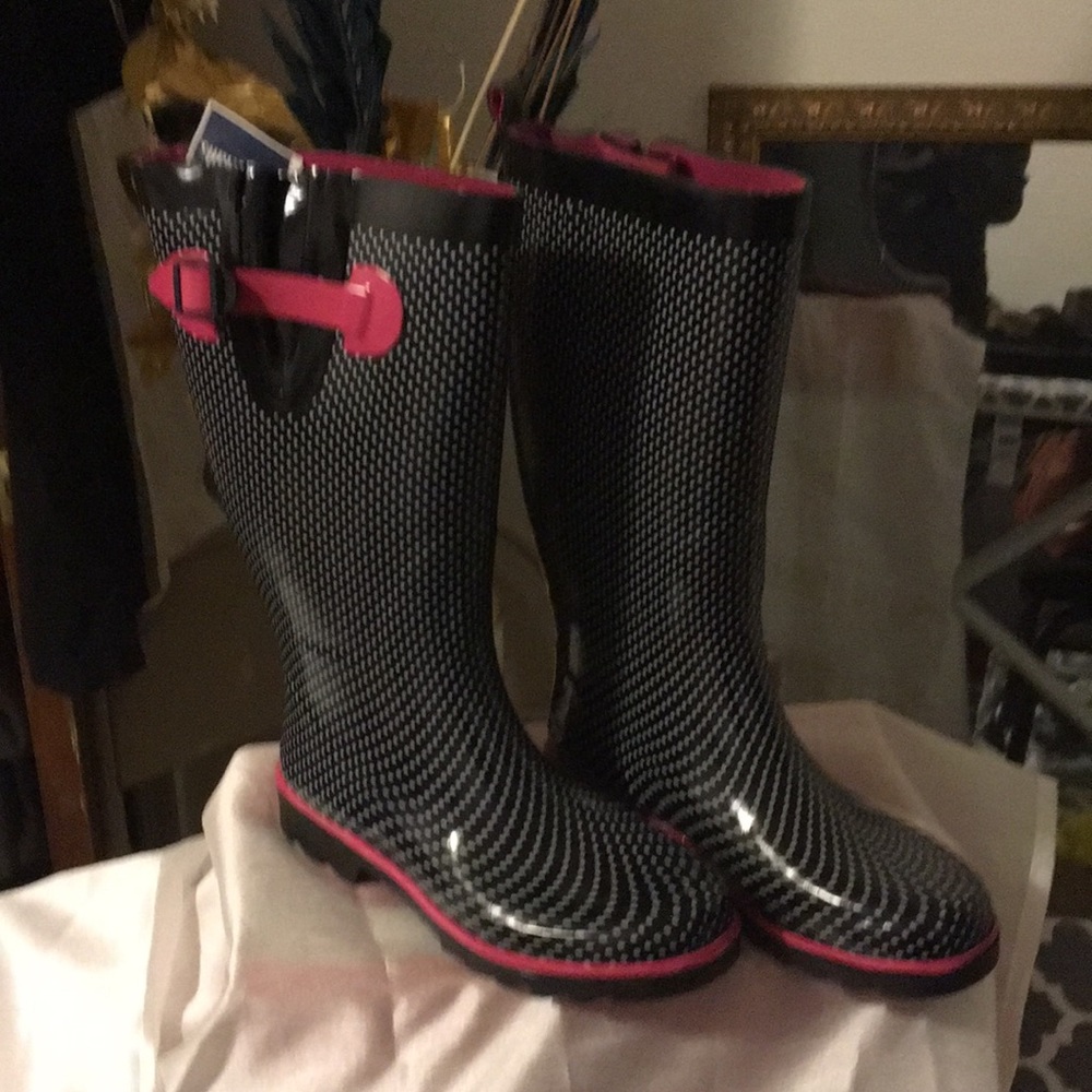 New water boots blk&wht w/pink